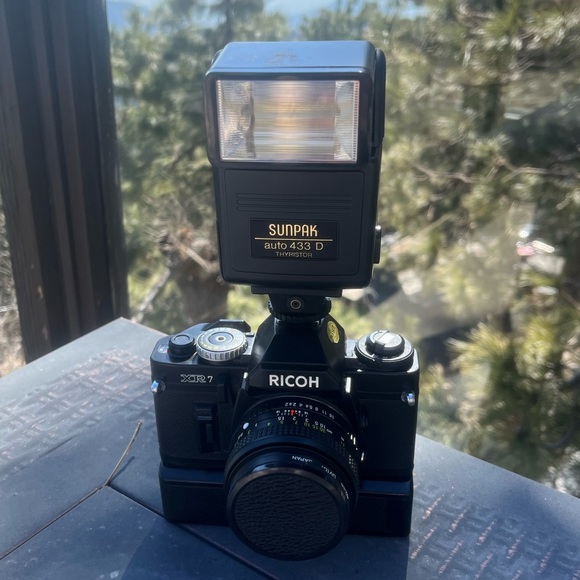 Ricoh xr7 camera with flash - Picture 2 of 7